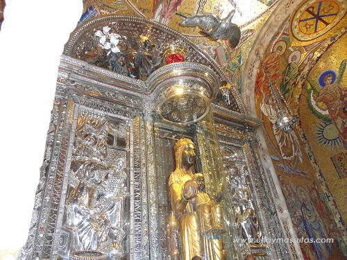 La Moreneta Virgen de Montserrat 