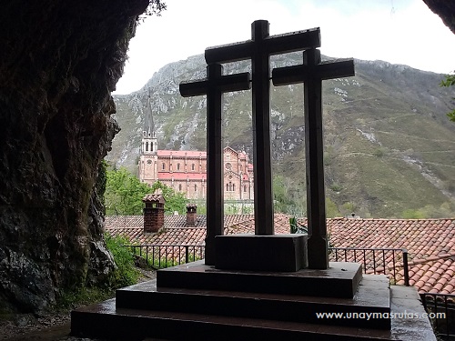 Santuario de Covadonga  La Santa Cueva Las Tre Cruces