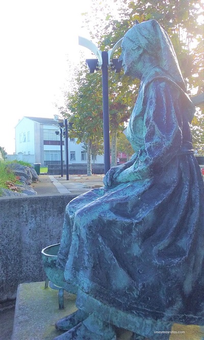 Llanes Asturias  Monumento a la mujer el pescador unaymasrutas 32