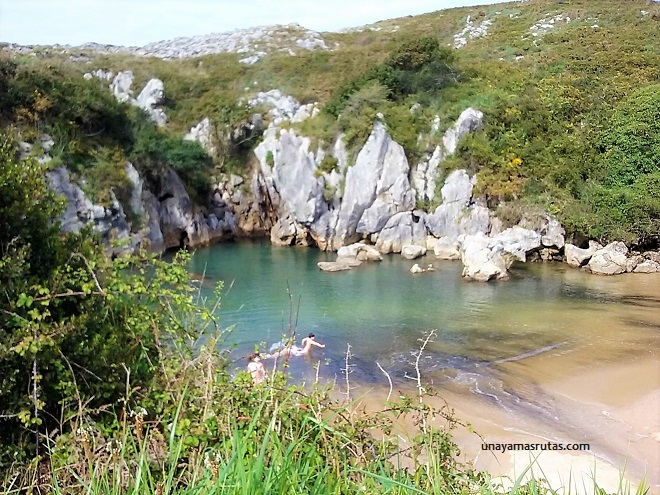 Playa de Gulpiyuri Asturias unaymasrutas 