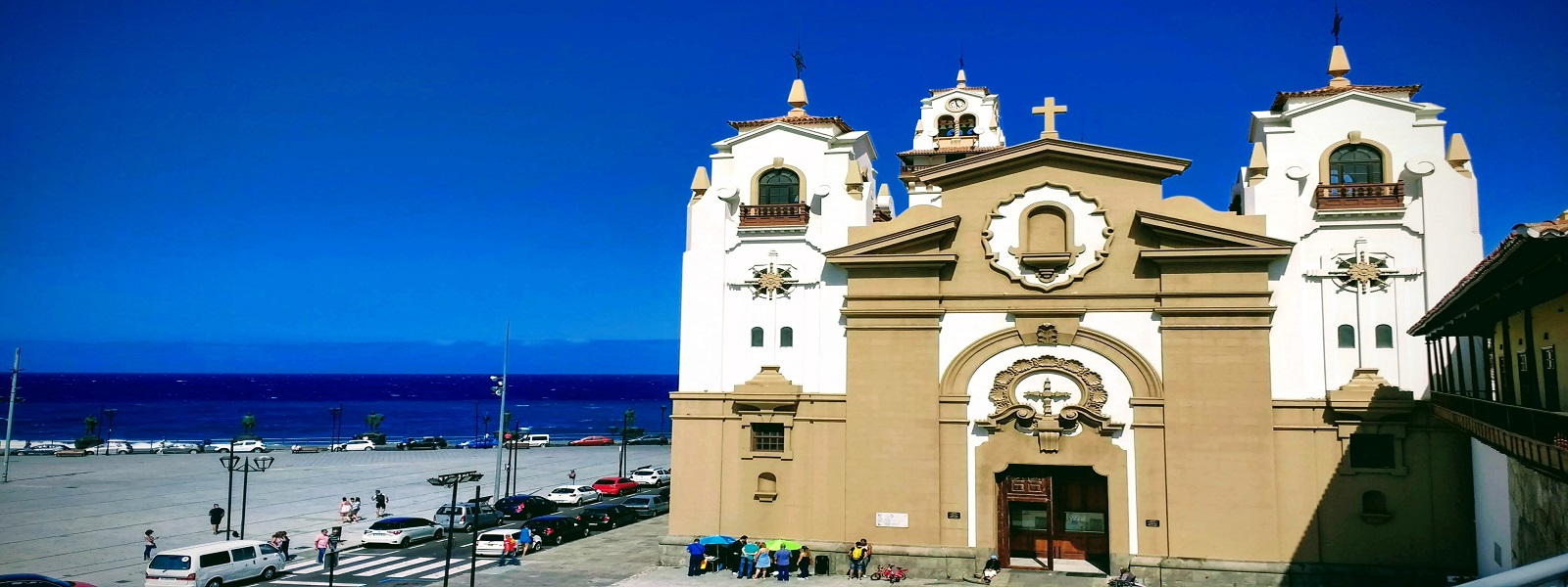 Santuario de Candelaria en Tenerife y monumento a los guanches