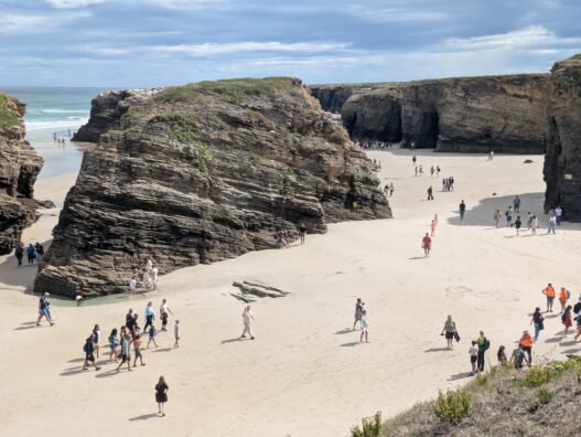 Playa Las Catedrales una de las mejores playas de España