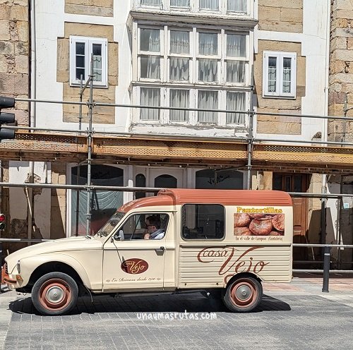 Camión antiguo de la pastelería Casa Vejo de Reinosa